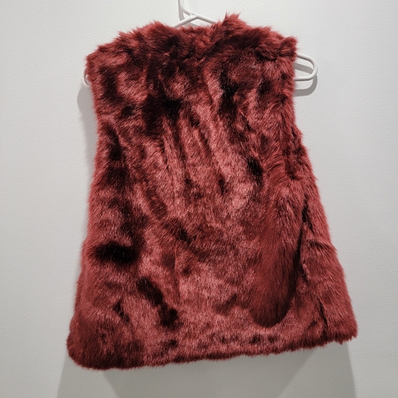 Forever 21 Maroon Fur Vest Sz Small - Picture 4 of 4